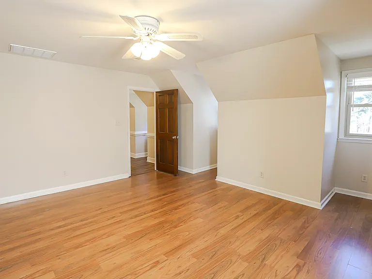 809 Houndslake Dr — Photo 34