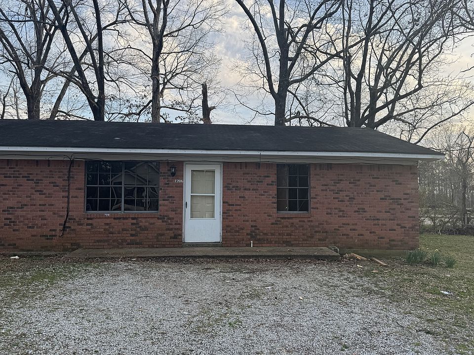 1st image of 1206 Rosewood Dr