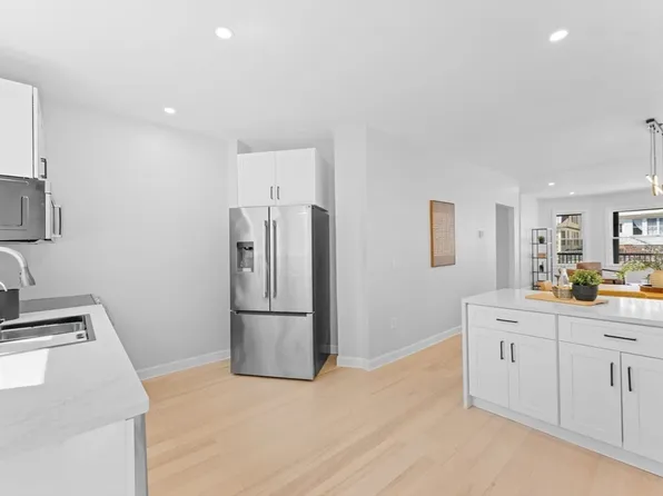 446 Broadway #1, Somerville, MA 02145