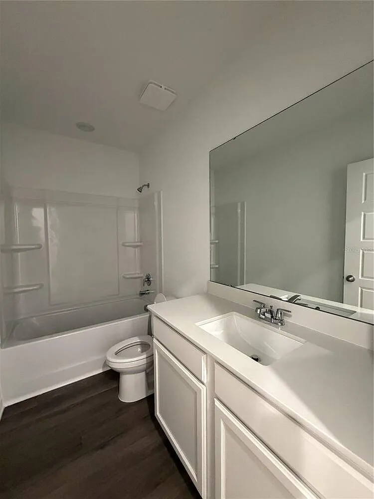 3 bed, 2.5 bath, 1673 sqft, $2,200 — Photo 3