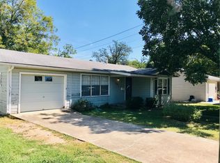 605 N Lewis Ave, Kerrville, TX 78028