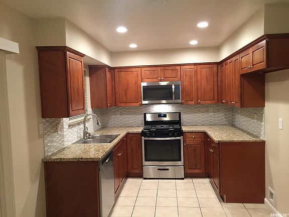 2nd image of 939 Sonoma Ave