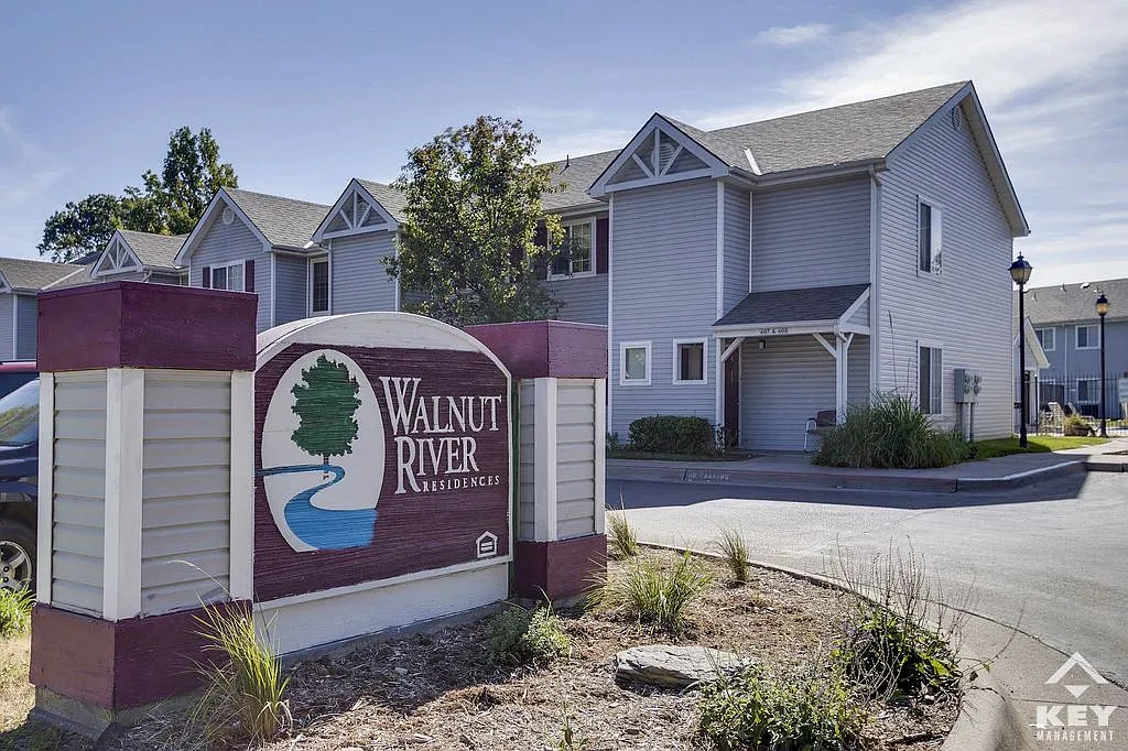 Walnut River Residences — Photo 1