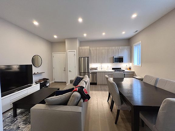 3rd image of 3757 N Sheffield Ave #203