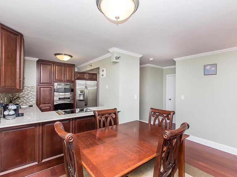 111 W Maple St #2904 — Photo 2