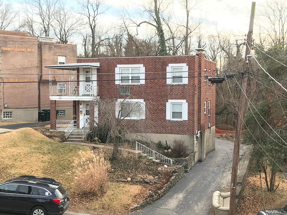 very quiet cul-de-sac. UC shuttle picks up students at end