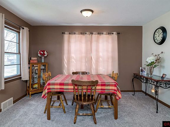 4th image of 105 Belle Ave