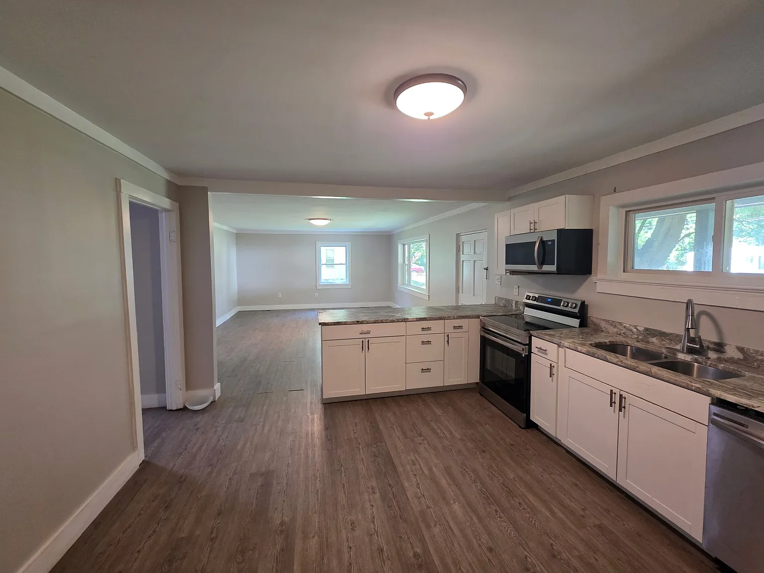 2 bed, 1152 sqft, $1,200 — Photo 2