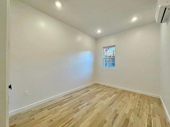 3rd image of 79 Stuyvesant Ave APT 1L