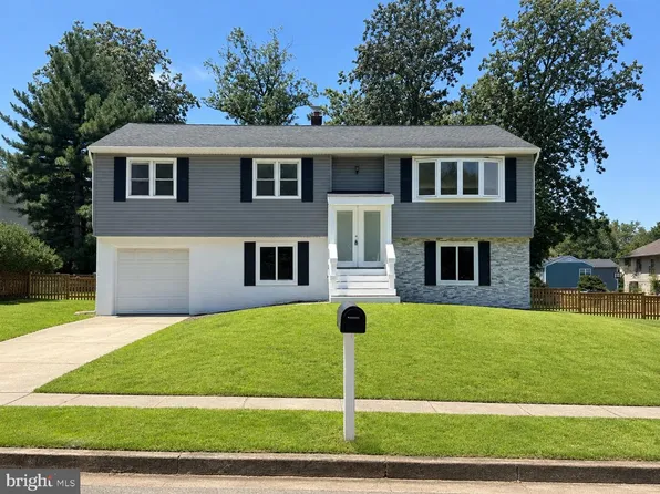 1 Beechwood St, Turnersville, NJ 08012