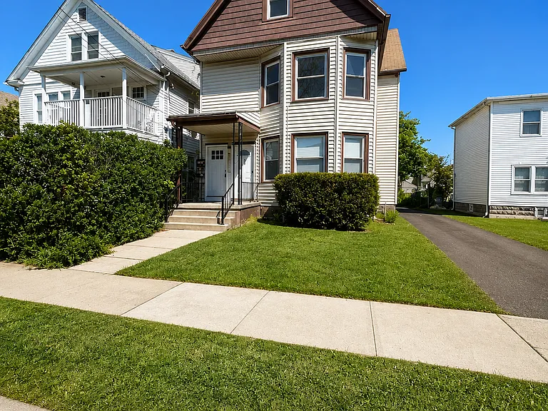 181 Park St #2 — Photo 13
