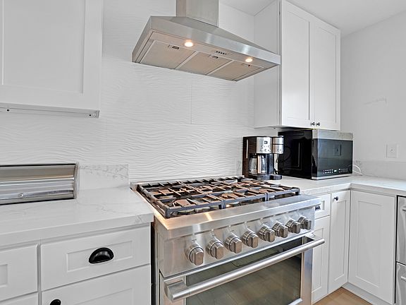 5th image of 206 Colton St #A