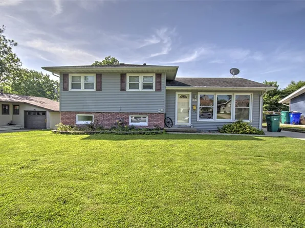 25 Ridge Dr, Decatur, IL 62521
