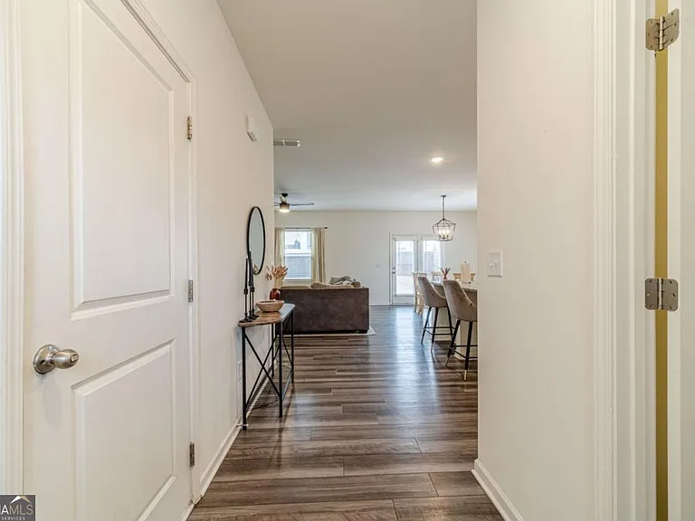 222 Knightsbridge Ln — Photo 3