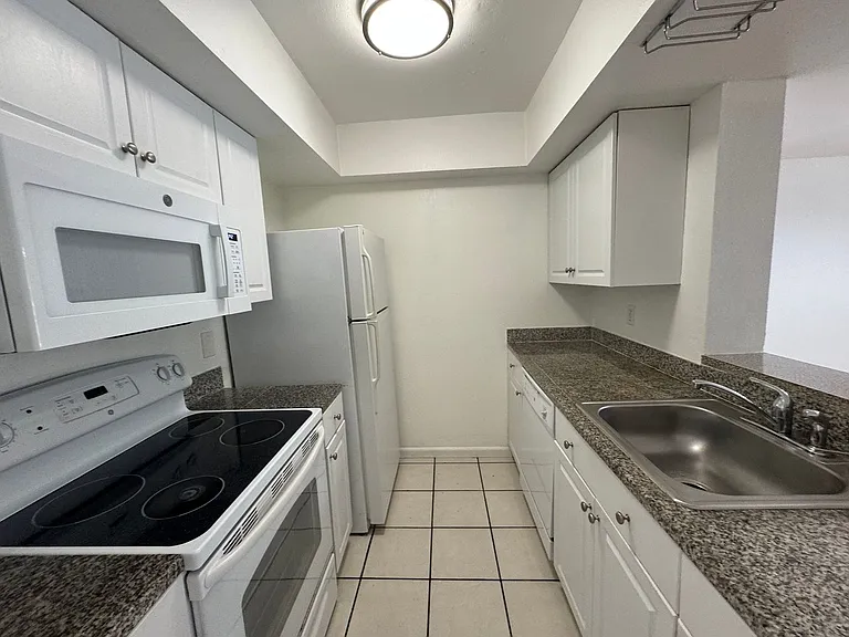 6061 Windhover Dr #10-D10 — Photo 3