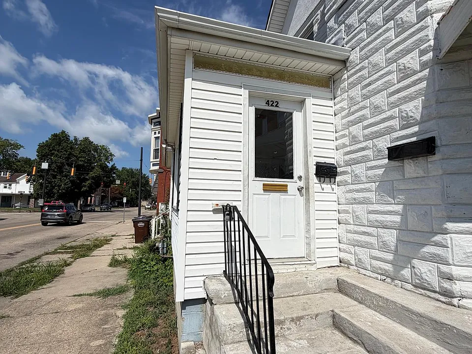 422 W High St #1