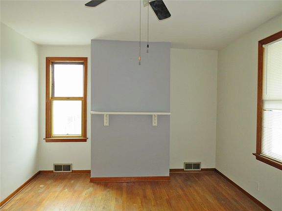 3rd image of 123 N 8th St