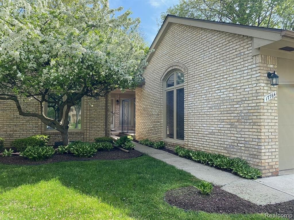 17764 E Kirkwood Dr, Clinton Township, MI 48038 Zillow