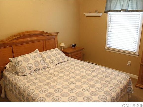 5th image of 308 Brown St