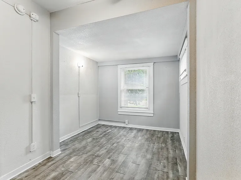 322 Pierce St — Photo 11
