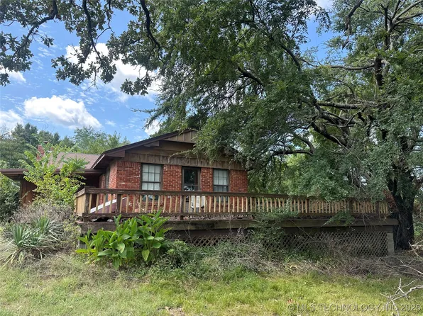 104 S Oak St, Hartshorne, OK 74547