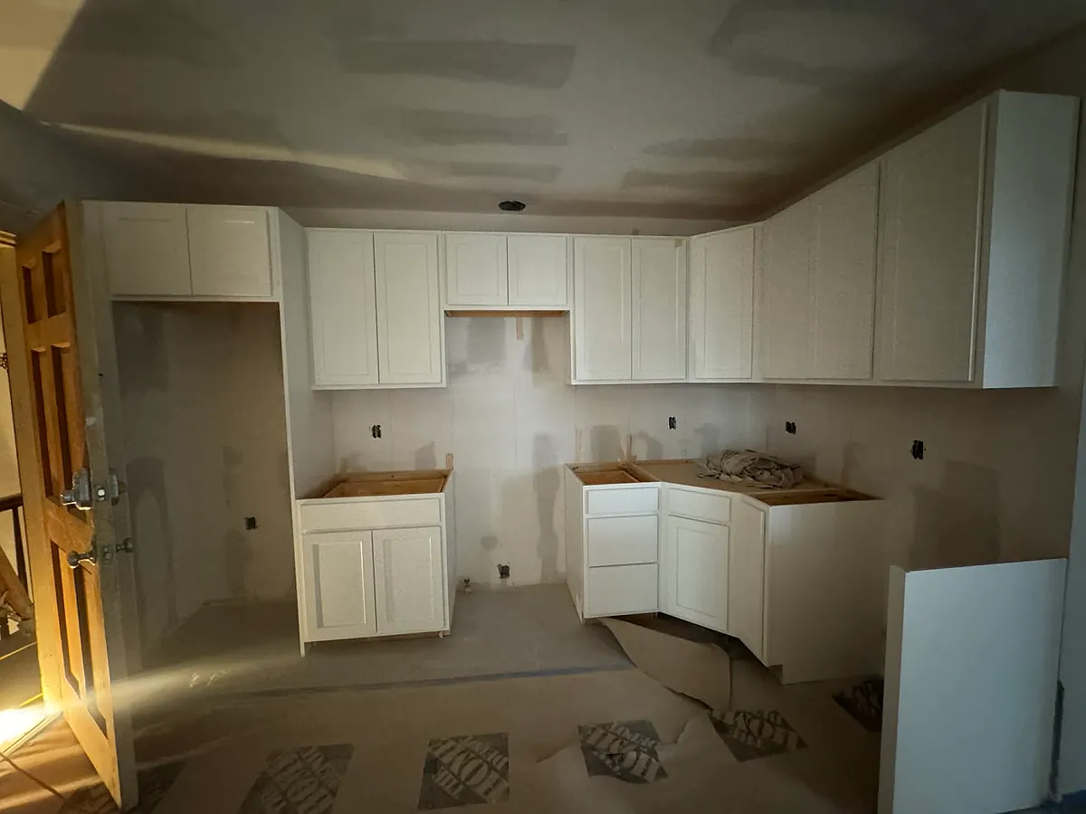 Building Photo - 450 E 6th St #1