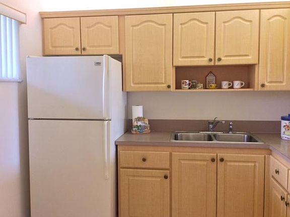 3rd image of 2724 Garden Dr S APT 104