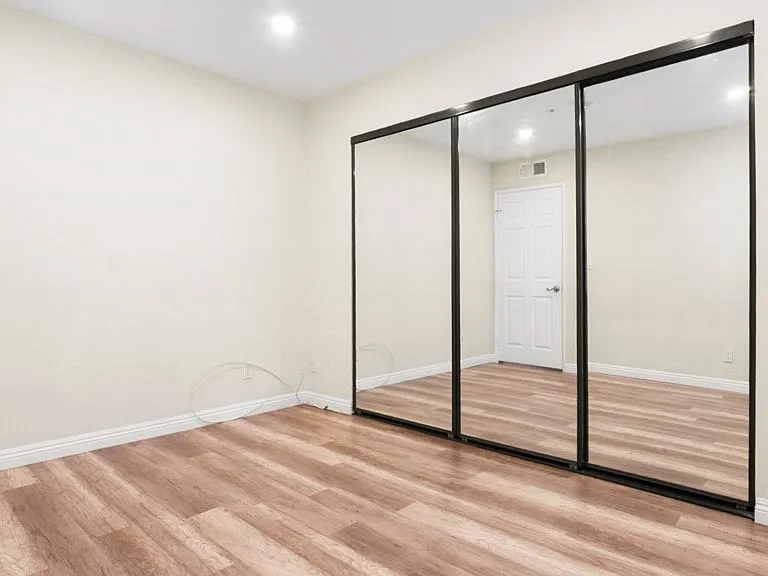 420 Riverdale Dr #11 — Photo 8