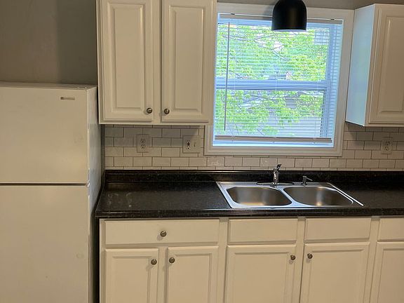 5th image of 1226 Martin Cir #A