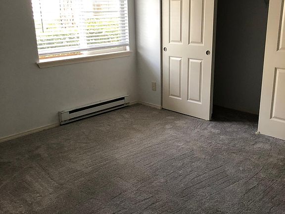 5th image of 1144 N 198th St Unit E105