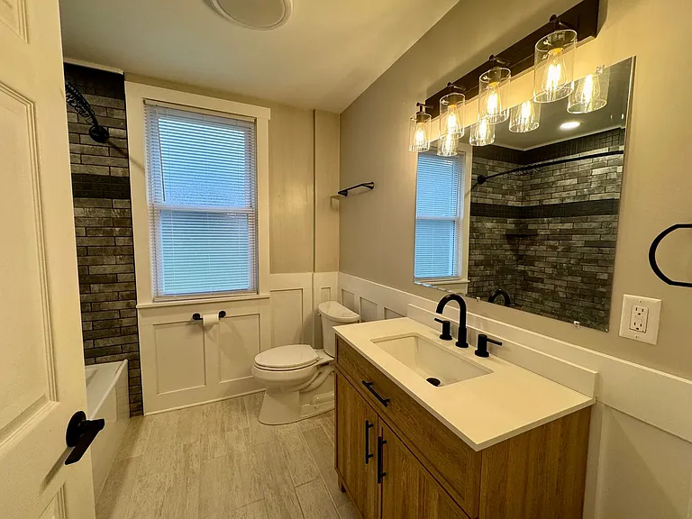 931 Baldwin St — Photo 4