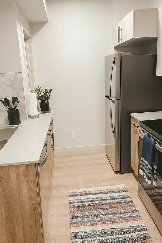 2 bed, 1.0 bath, $1,200 — Photo 3