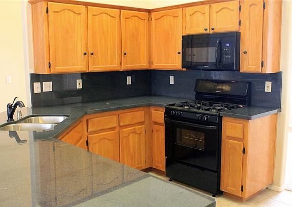 3rd image of 1546 W Picadilly Ct