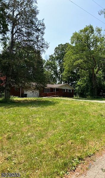 1st image of 10 White Birch Dr
