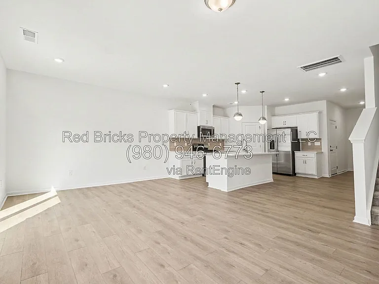 826 Earhart St NW — Photo 12