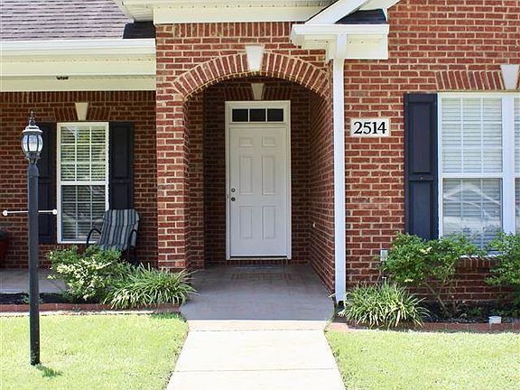 2nd image of 2514 Oak Place Dr SE