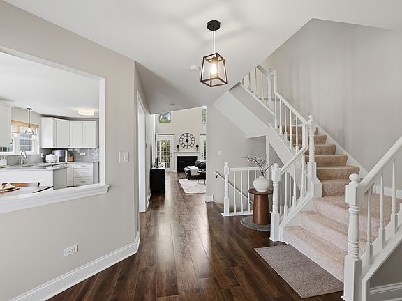 3rd image of 990 Sweetflower Dr