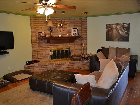 2nd image of 416 Rockcrest Dr