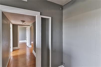 4th image of 3864 Bamberger Ave #2E