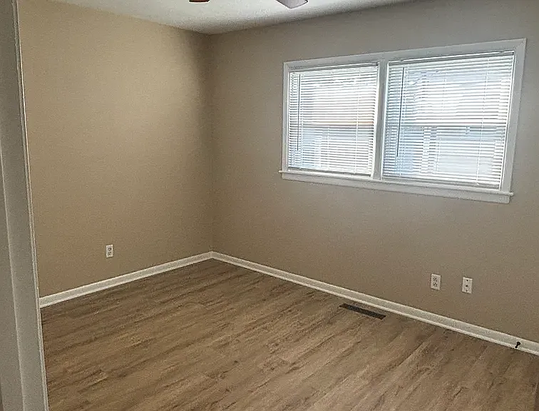 1807 Ashmoor Ln — Photo 16