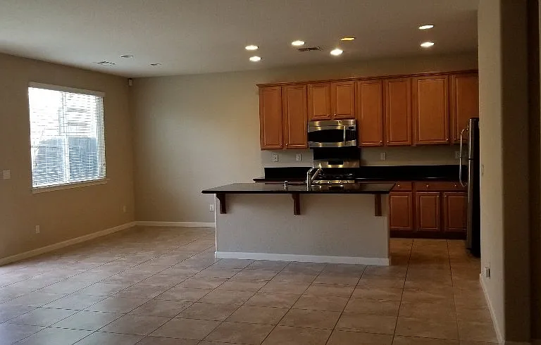 12015 Country Garden Dr — Photo 7
