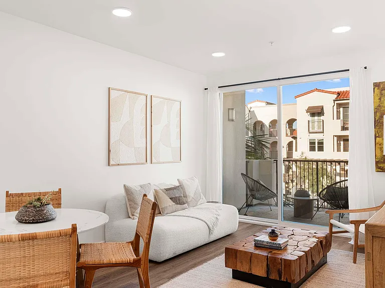 Eddy Redondo Residences — Photo 58