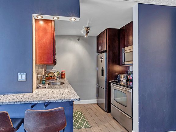 4th image of 1212 N Lasalle St #608