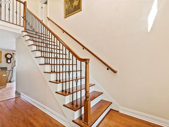 4th image of 3212 NE 180th Ct