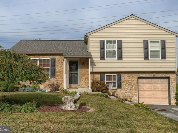 57 E Brookfield Dr, Lebanon, PA 17046