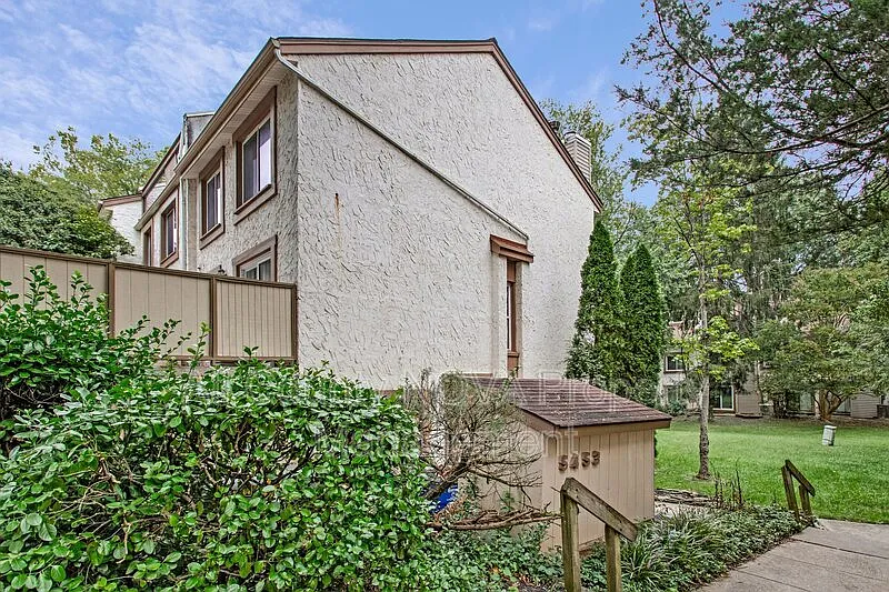 2 bed, 2.0 bath, 1260 sqft, $2,000 — Photo 4
