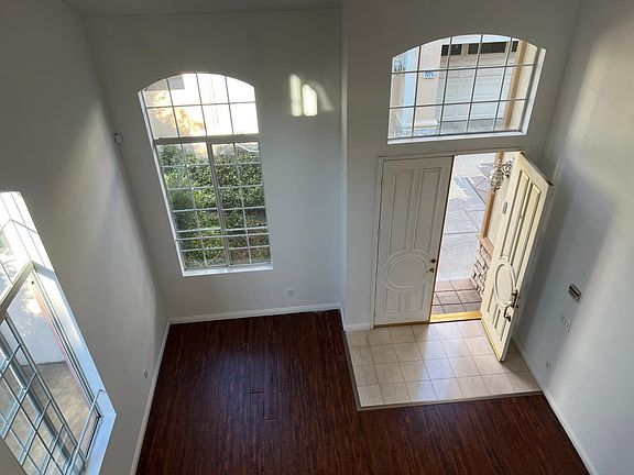 4th image of 721 Fairview Ave #C