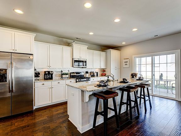 4th image of 1939 Whispering Meadows Dr