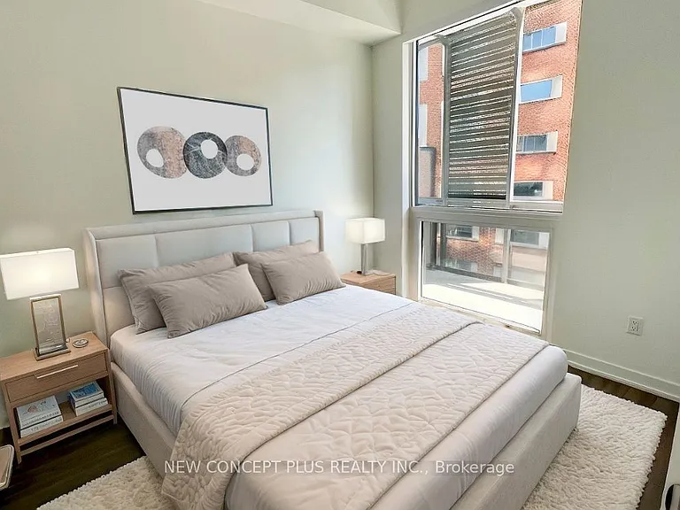39 Roehampton Ave #404 — Photo 7