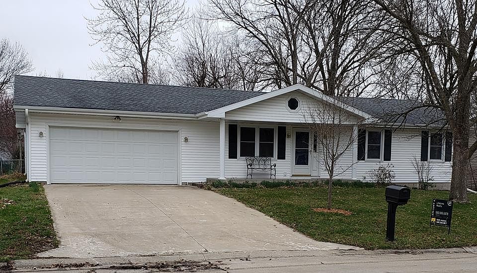 1st image of 2304 Oak Ln